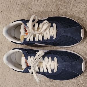 Nike. Blue, size 8